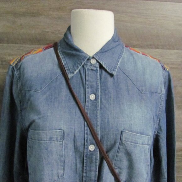 STETSON  WOMENS DENIM SHIRT WITH  SERAPE DESIGN ON THE CUFFS - Picture 2 of 10